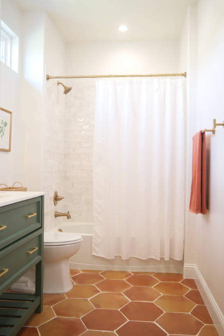  Upstairs Bathroom   thumb